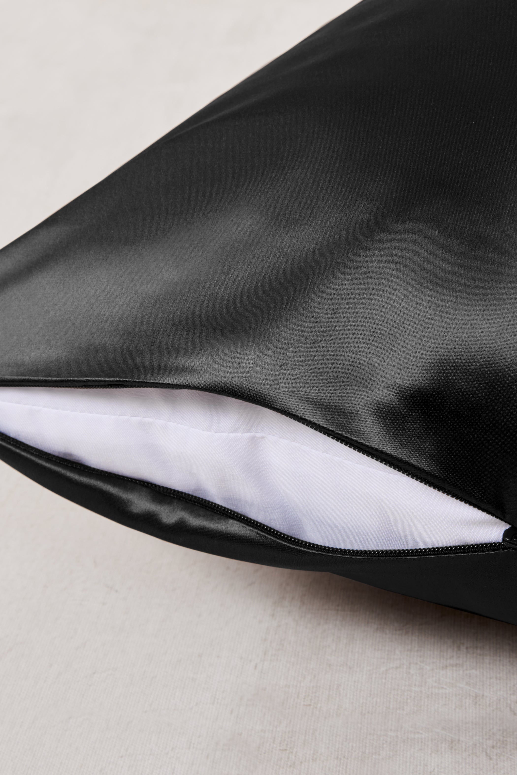 Black silk pillow case – soft and hidden zipper best silk pillowcase