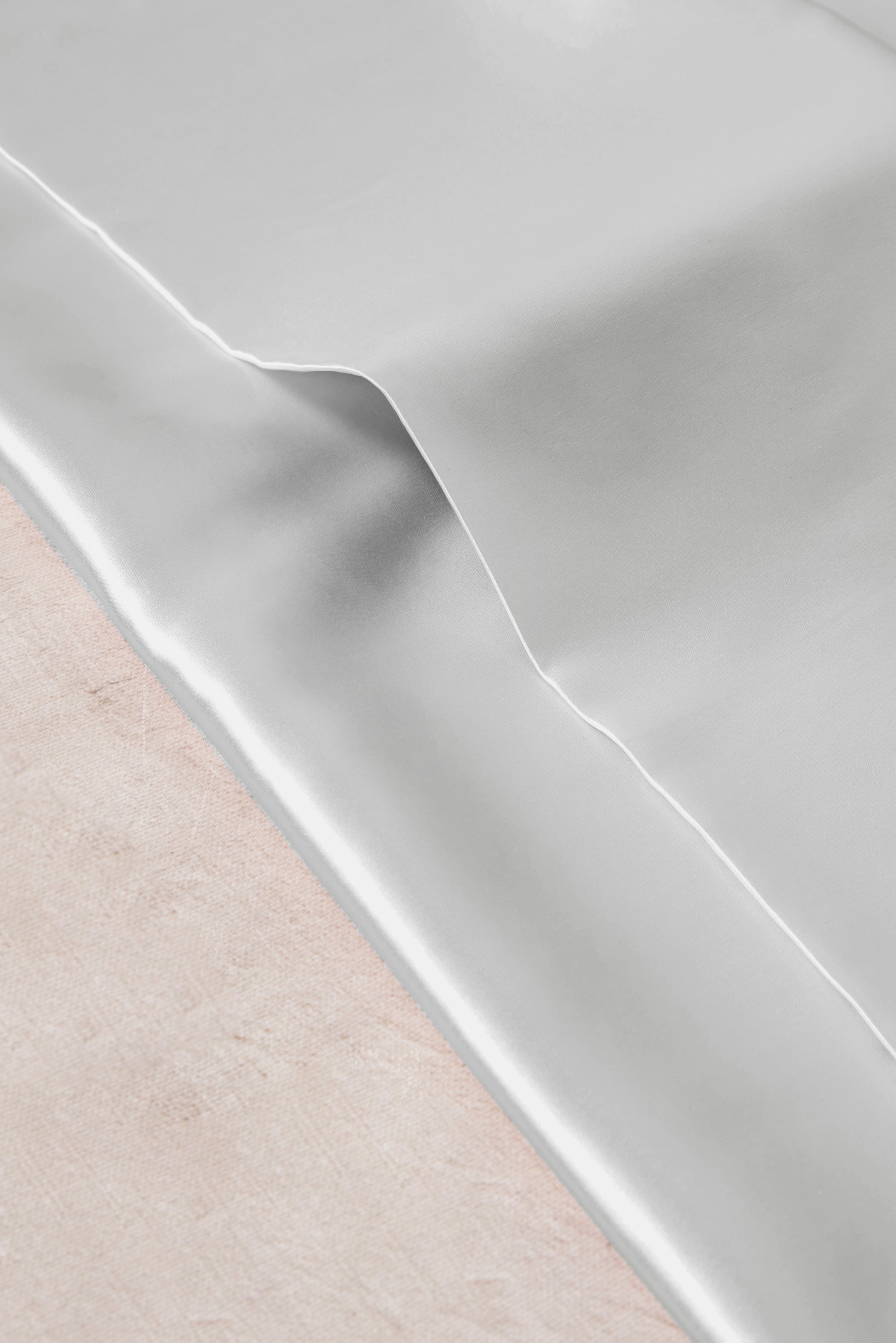 22 momme silver silk pillow cases– cooling and wrinkle-free
