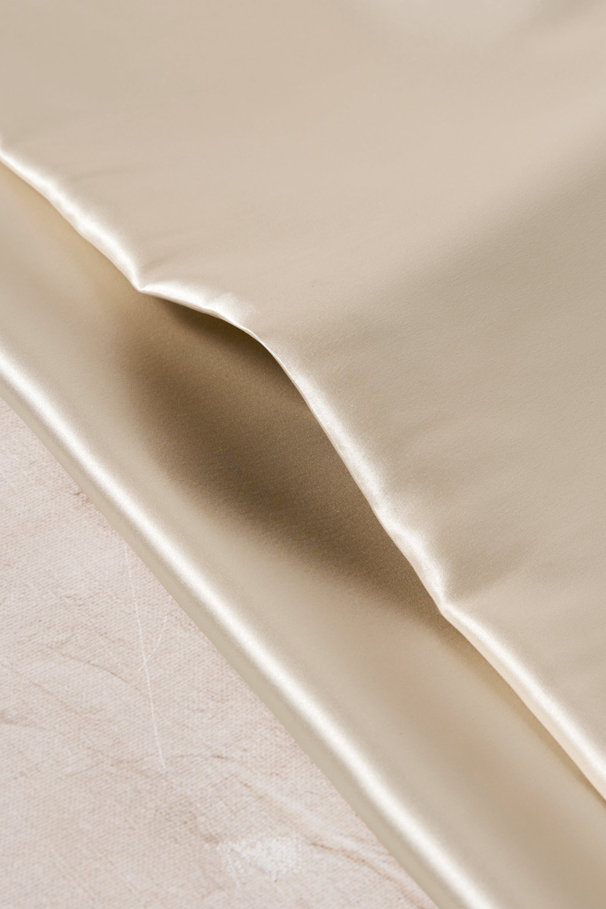 Silk pillowcase for curly hair – champagne silk pillow slips, soft and smooth fabric