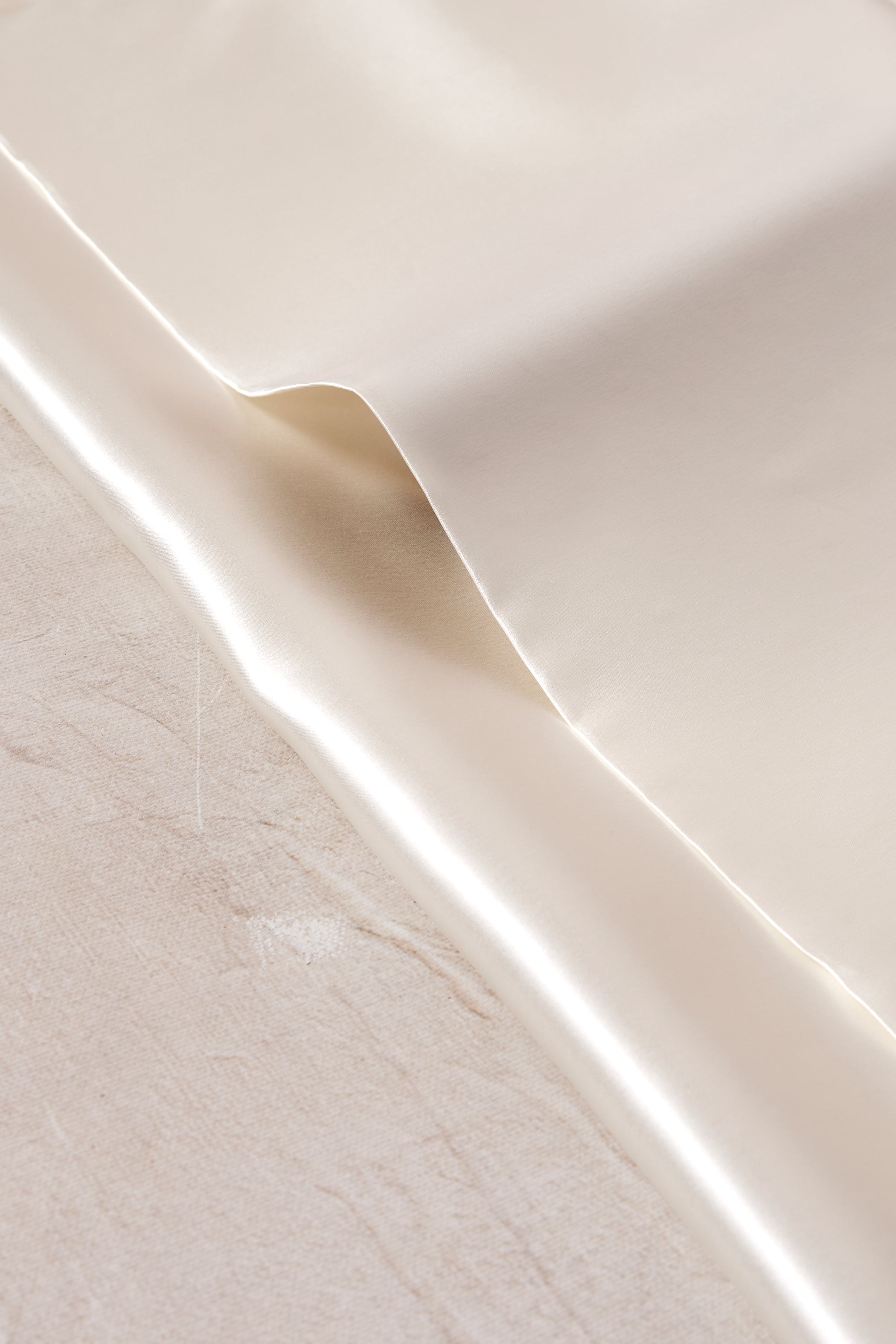 Mulberry silk pillowcase – white 100 silk pillowcase with smooth, soft fabric