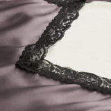 Chemise de nuit en pure soie avec bordure en dentelle et ourlet fendu, bleu marine