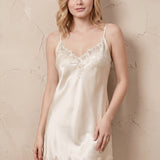 Robe mi-longue en pure soie noire pour femme
