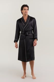 Man wearing Jasmisilk men's black pure silk robe