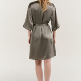 Robe mi-longue en pure soie vert olive pour femme
