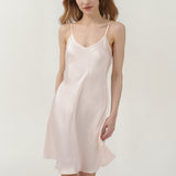 Robe nuisette à bretelles spaghetti en pure soie rose pâle