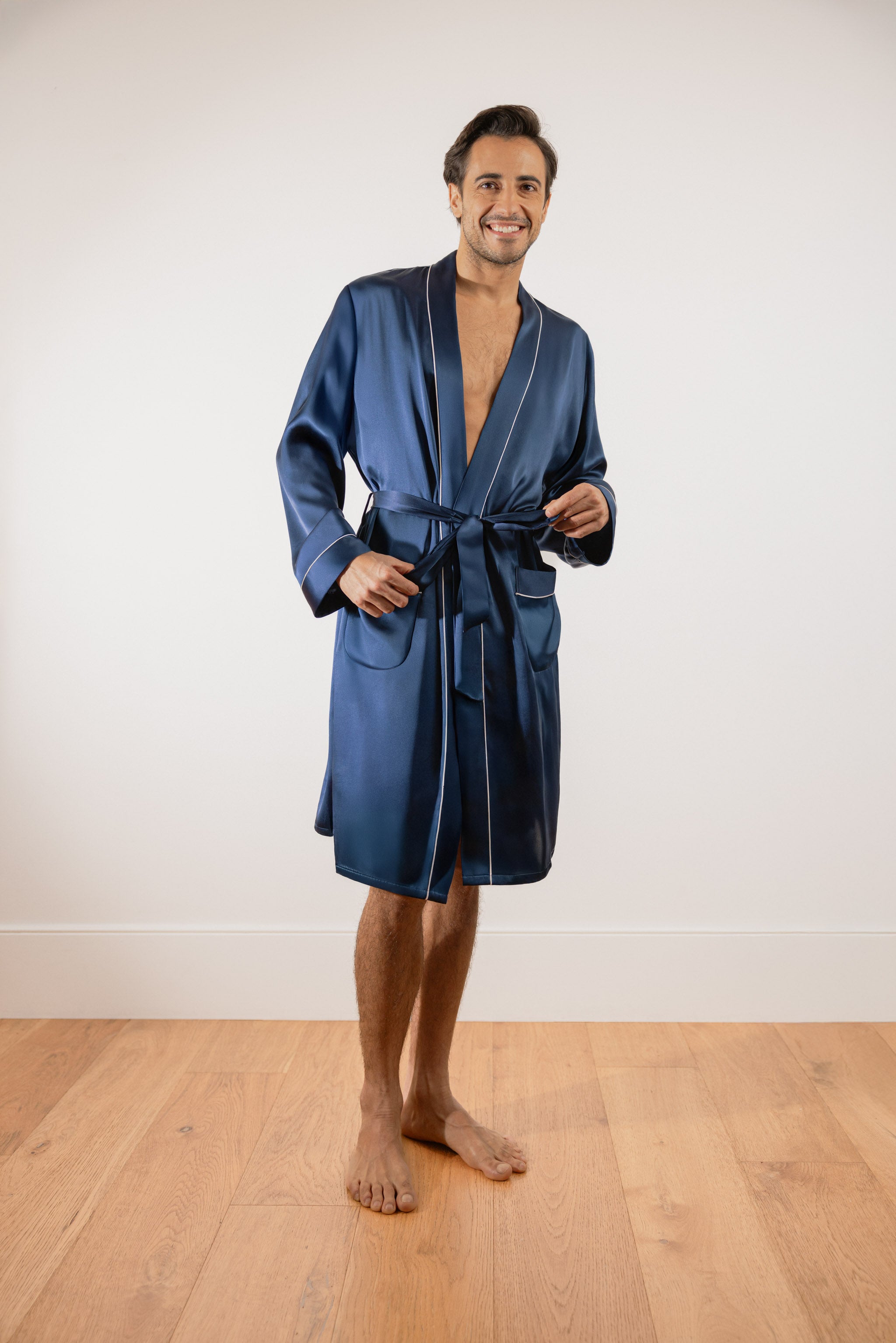 Men’s Pure Silk Short Robe with Trim In Navy Blue – Jasmisilk